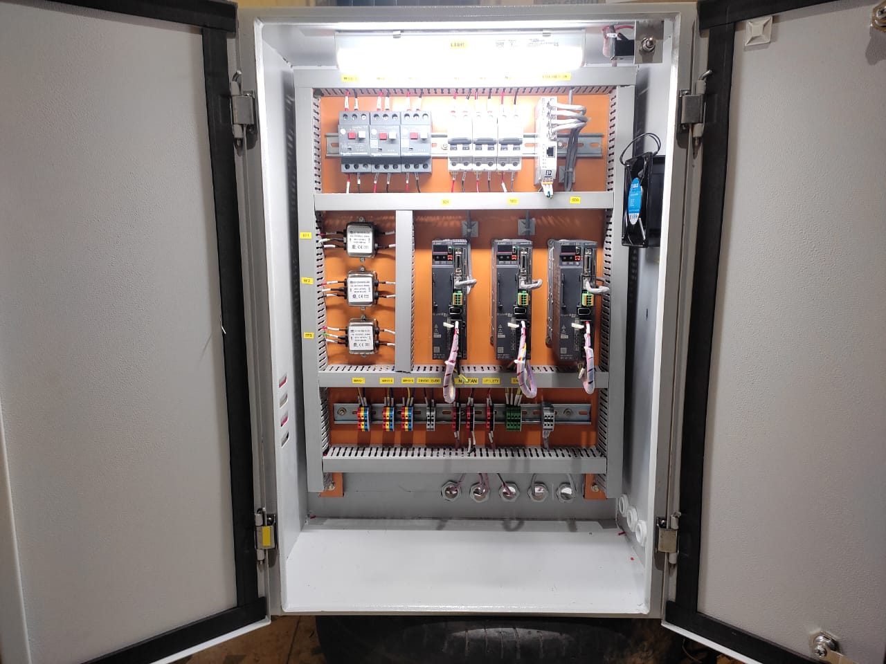 Servo Drive Panel with Mitsubishi Drives